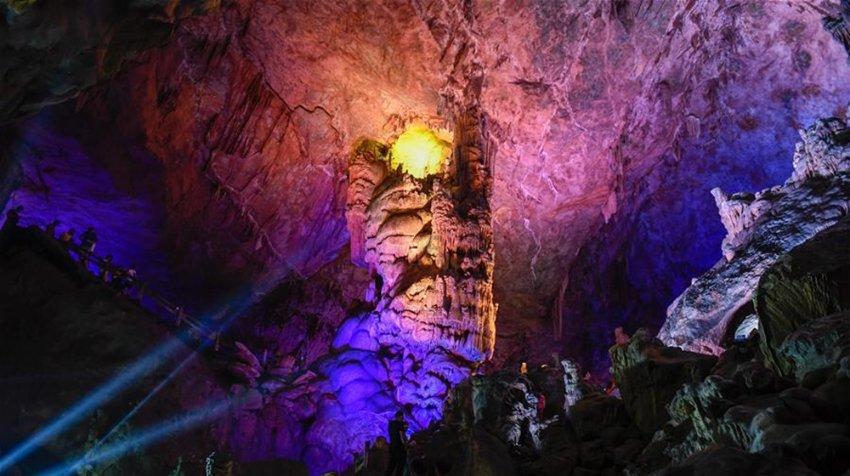带着降落伞从太空往地球跳能回到地面吗？